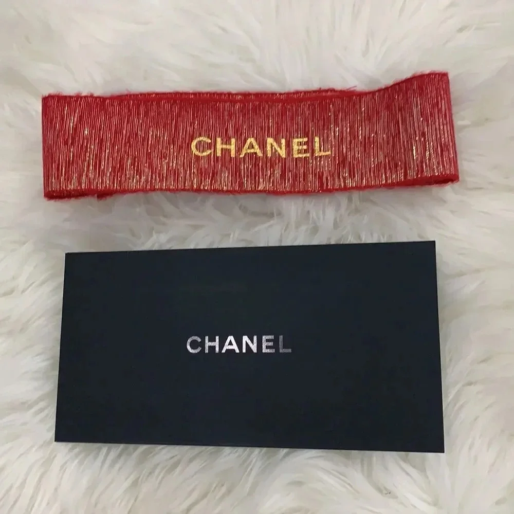 CHANEL gift box with red ribbon and envelope - Picture 3 of 3